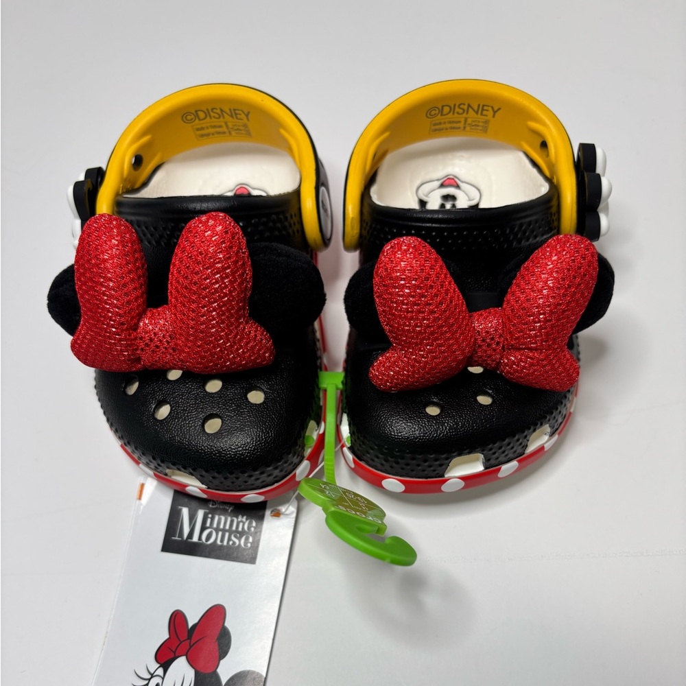 Crocs x Minnie Mouse toddler clogs 
Size C4